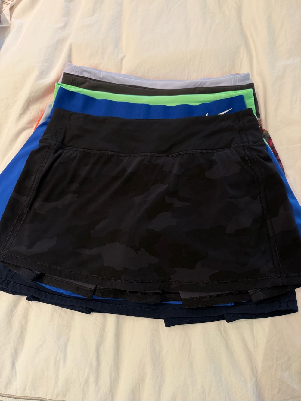 lululemon athletica Black Camouflage Circle Skirt with Hidden Pocket - Picture 2 of 2